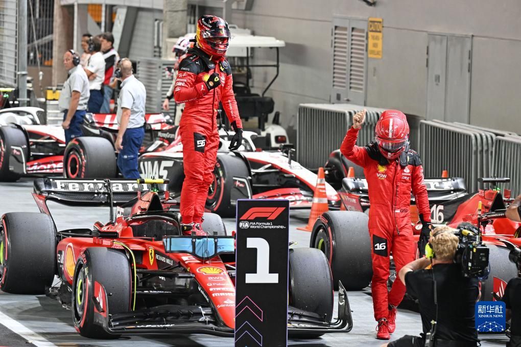 f1新加坡大奖赛塞恩斯夺杆位