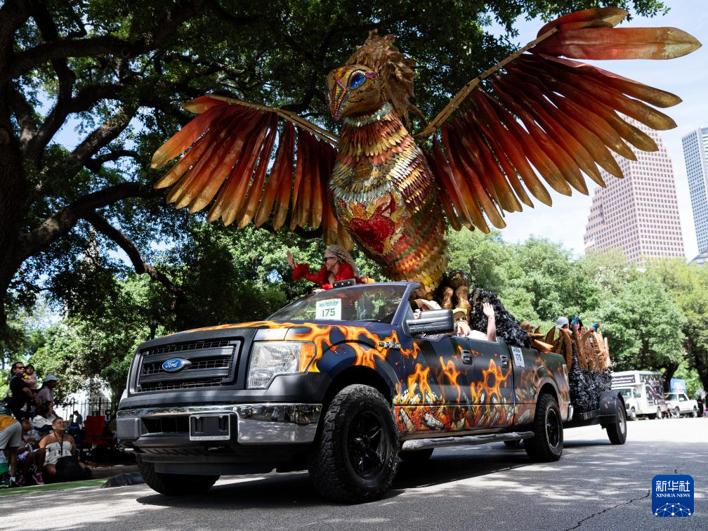 美国休斯敦举办艺术汽车巡游