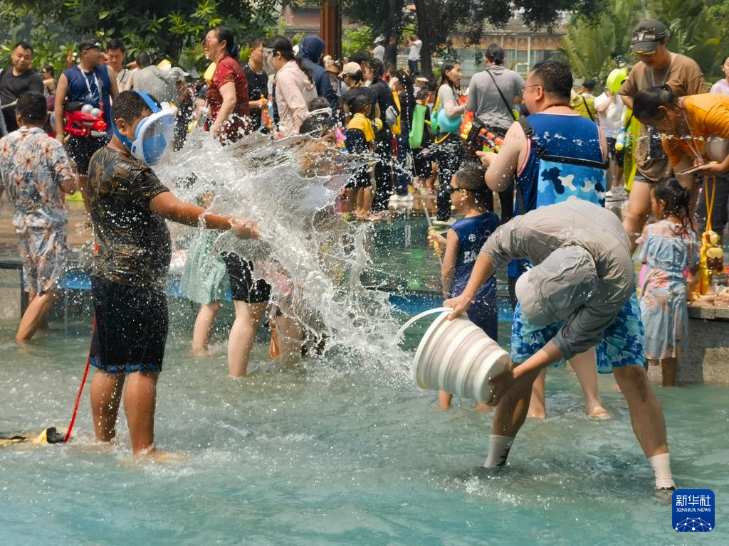 西双版纳庆祝泼水节