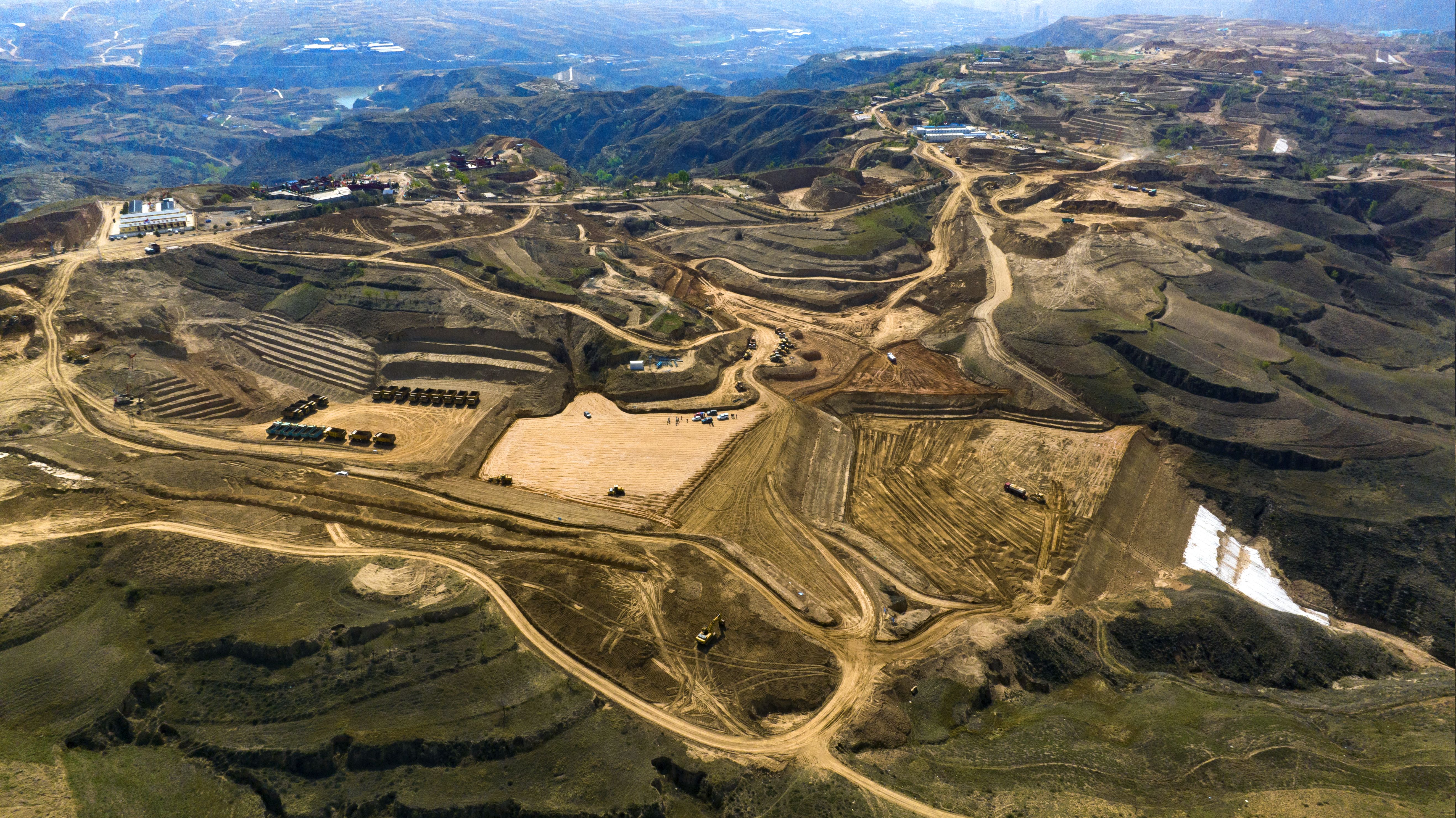 府谷民用机场建设全面起势见效 38个工作面25万平方米