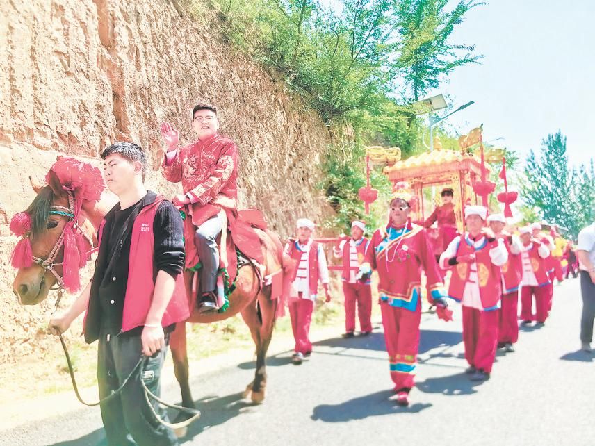 骑马迎亲
