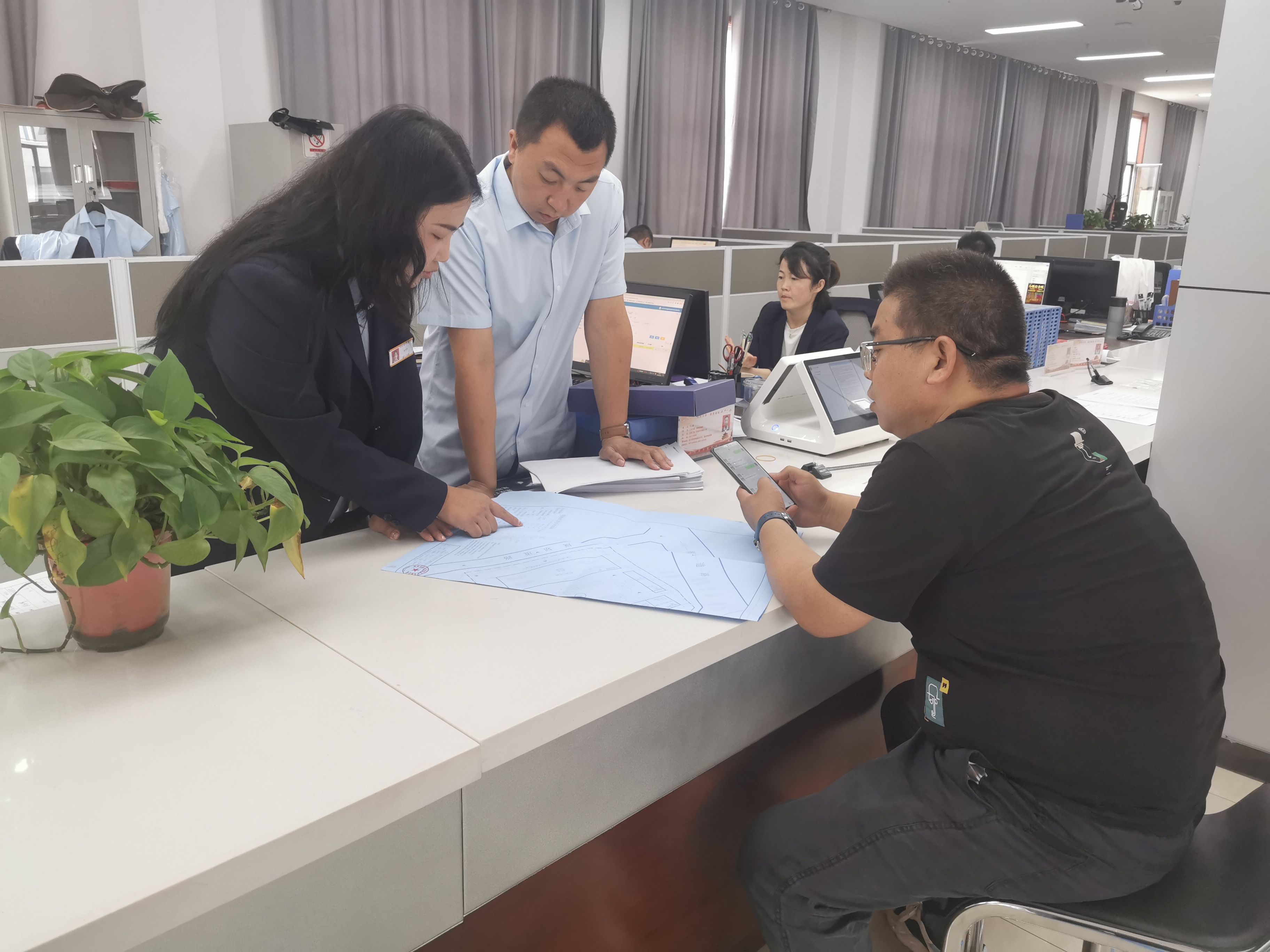 佳县:行政审批增速 便民服务提质