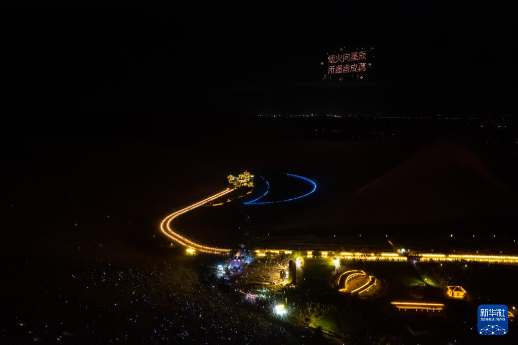 鸣沙山月牙泉夜景图片