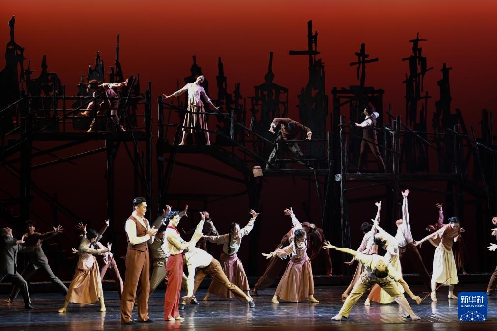 进行曲舞蹈视频完整版 3b83556bde894f258c6754c6f09c1c29.jpg