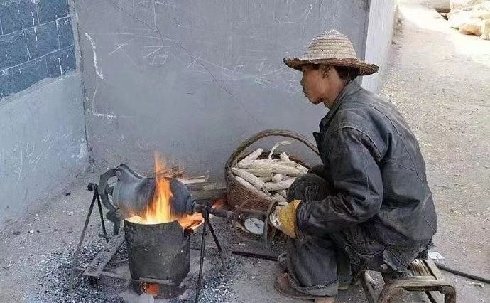 师傅正在加工爆米花