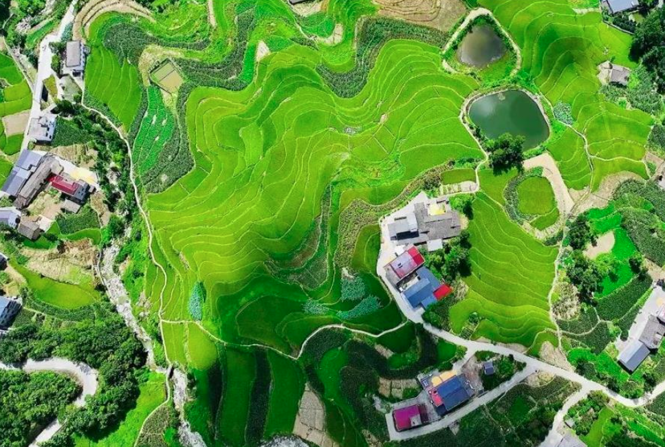 汉阴县漩涡镇凤堰古梯田景区。