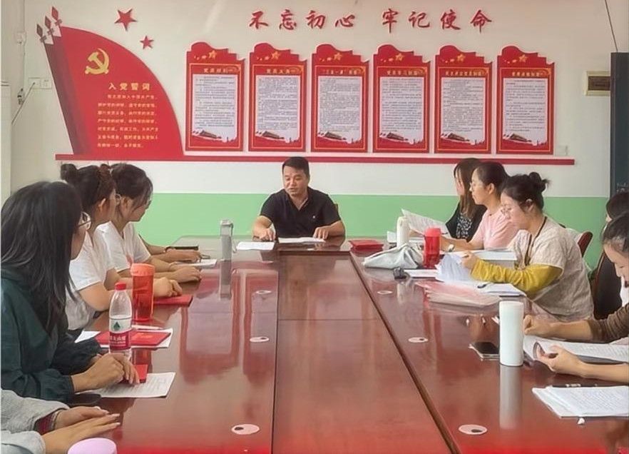孝义镇中心小学召开新入职教师“入职第一课”暨集体廉政谈话会