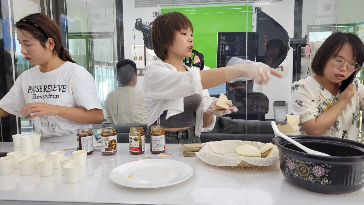 建设香菇酱生产线。