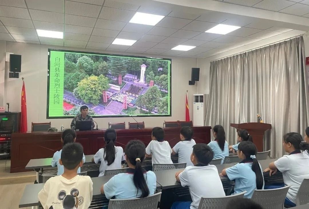 宣讲员刘均讲述红色历史