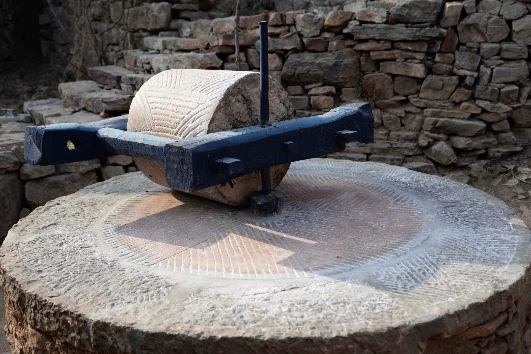 石碾（本文图片由渭南市临渭区融媒体中心提供）