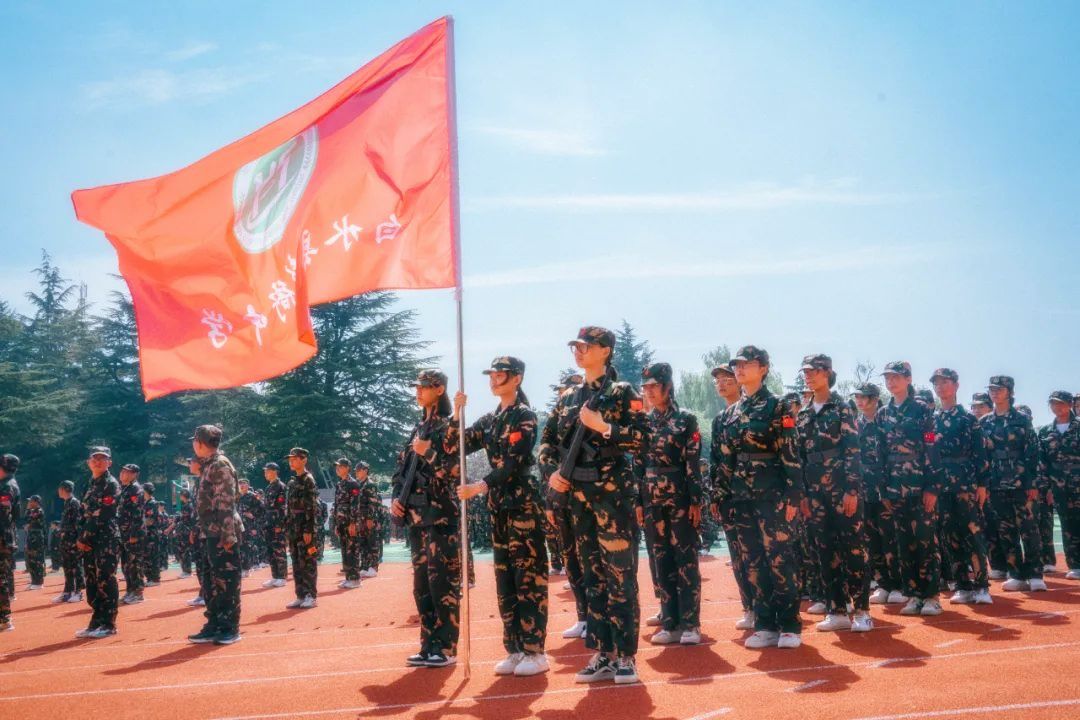 整齐的护旗队列方阵