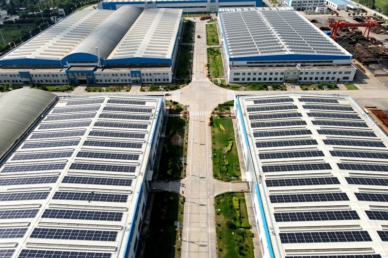 屋顶铺设光伏电池板