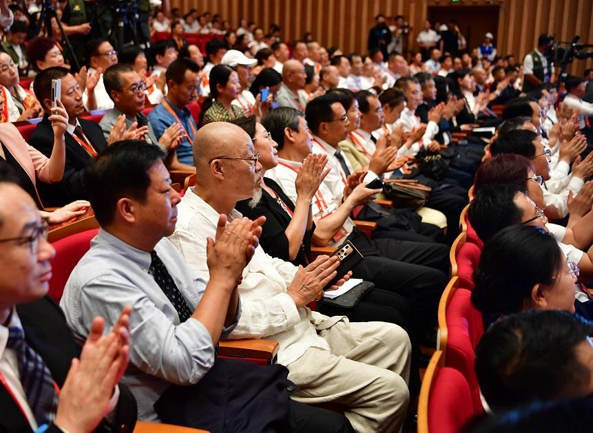 9月10日，第十届陕西省艺术节开幕式精彩的演出赢得观众喝彩。记者 杜玮 摄