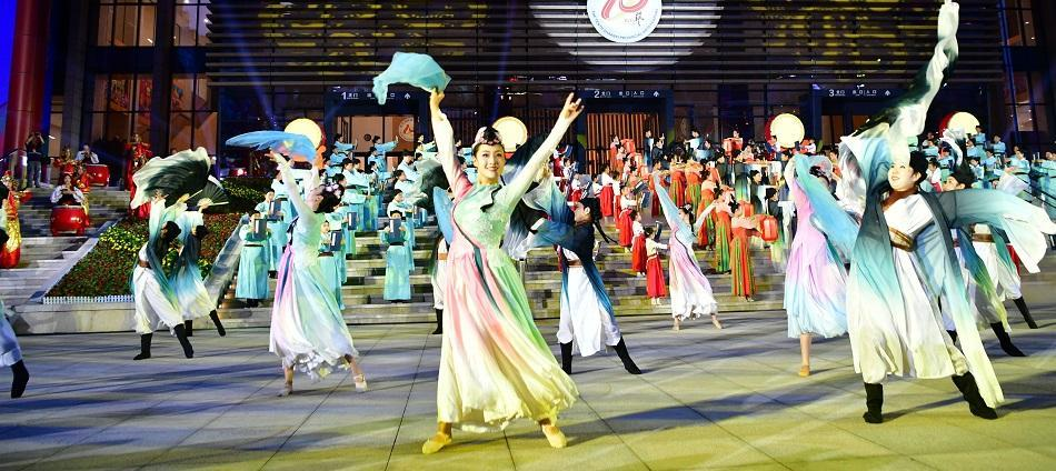 9月10日，第十届陕西省艺术节开幕式上的迎宾表演。记者 杜玮 摄