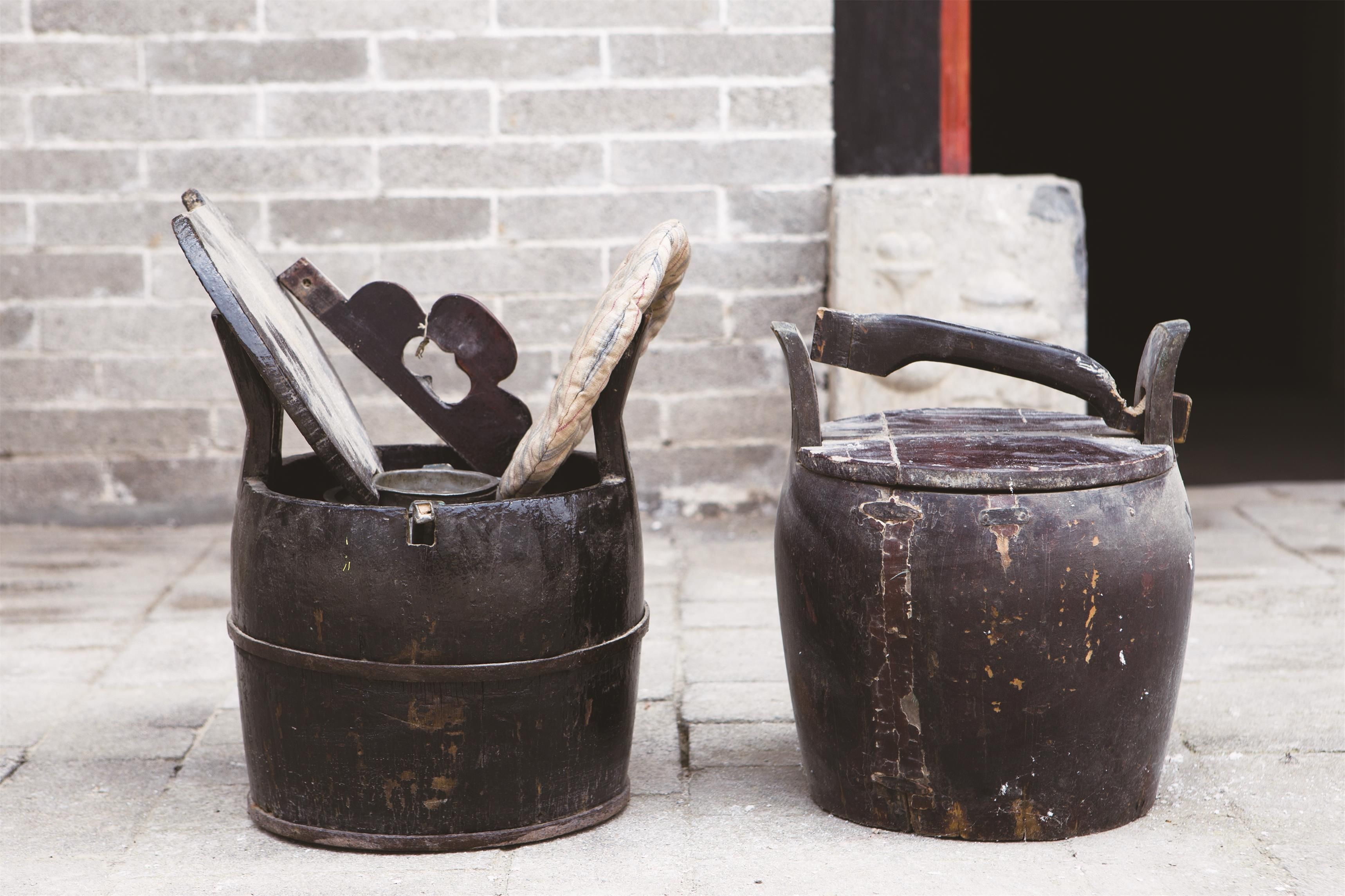 食盒是放置熟食的盛具。