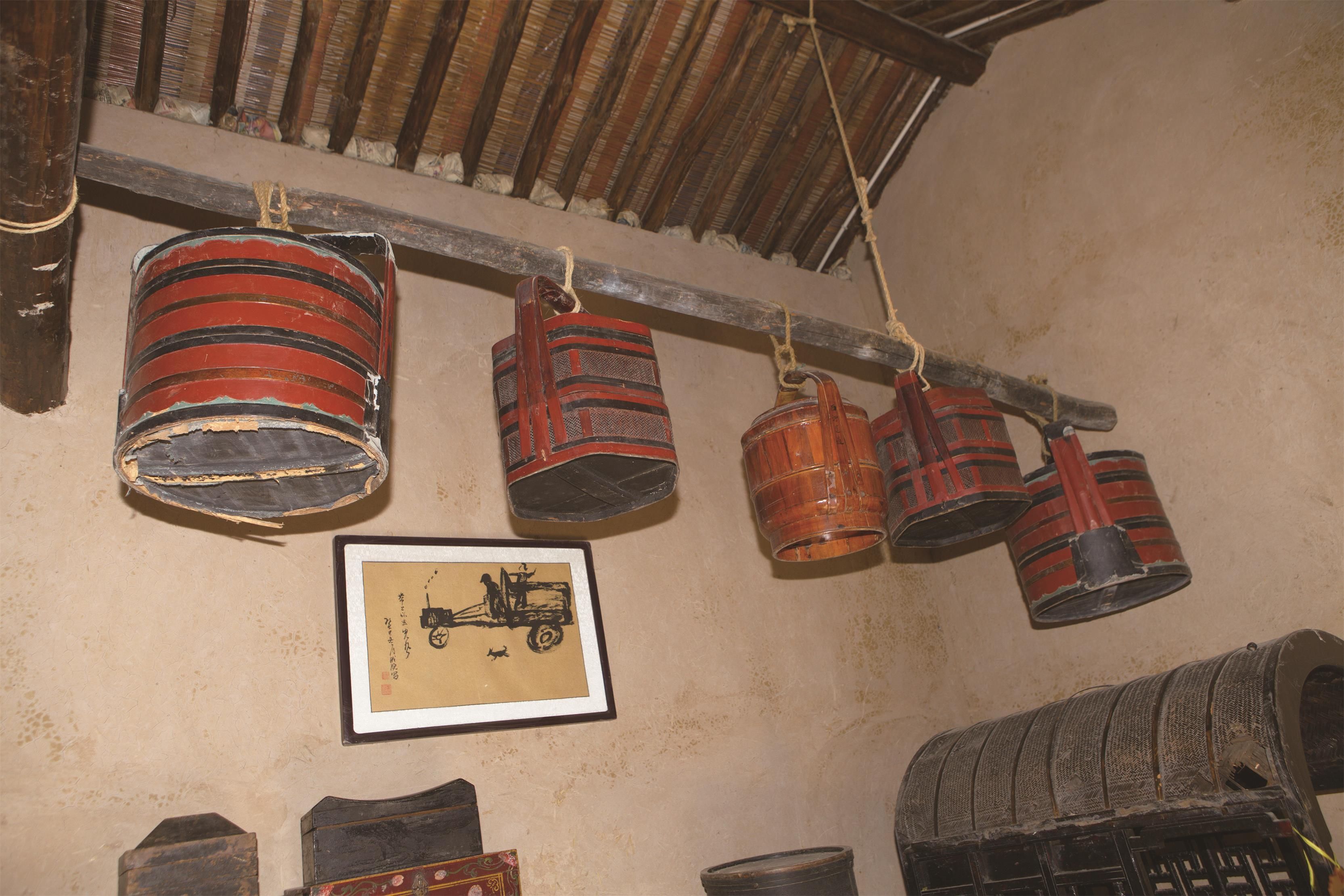 食盒是盛装食物用的竹木结构器具。