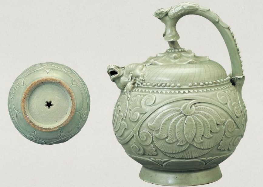 梅花注水口（左），倒灌壶侧视图（右）。