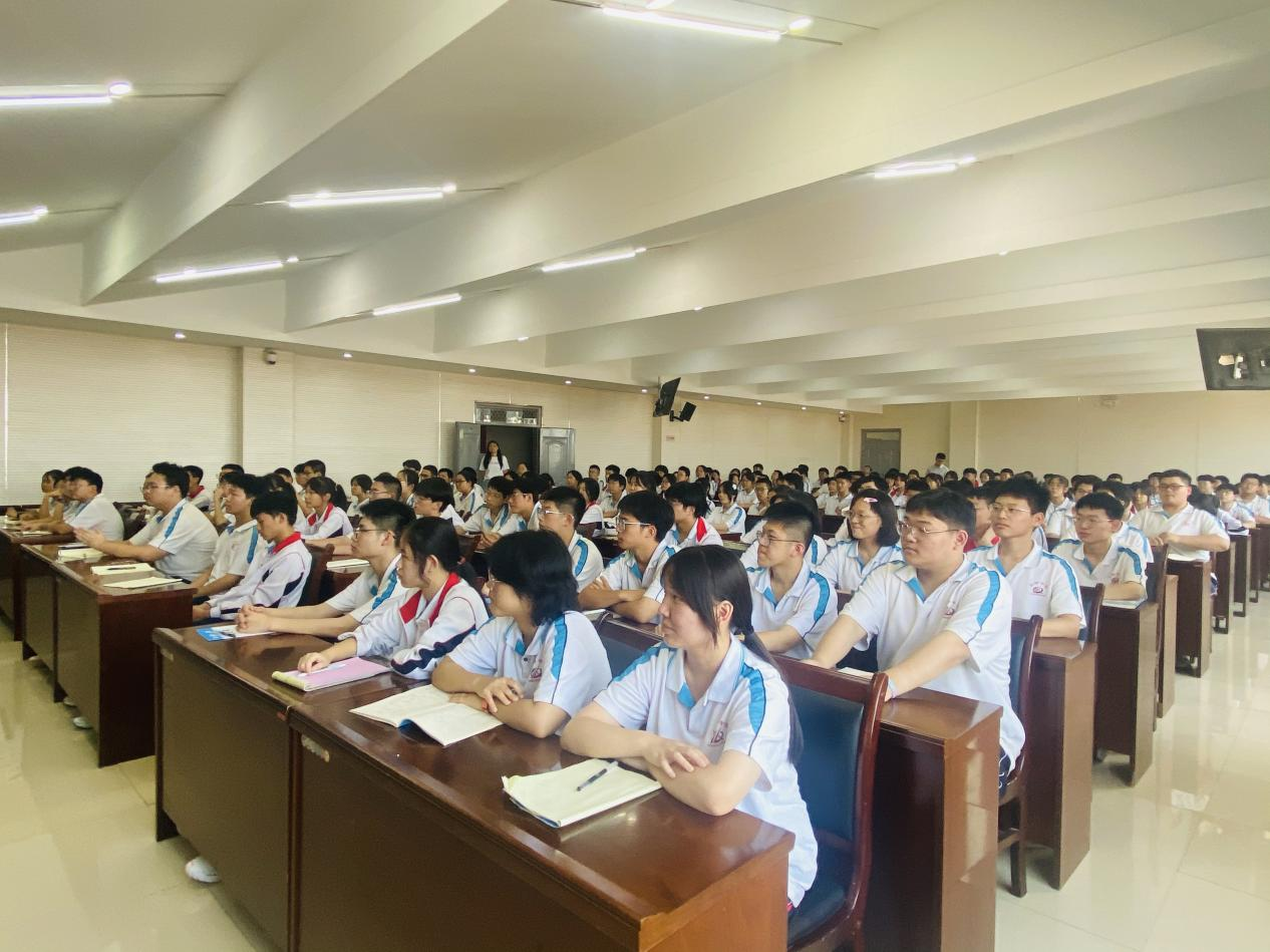 杜桥中学秋季开学法治教育第一课活动现场
