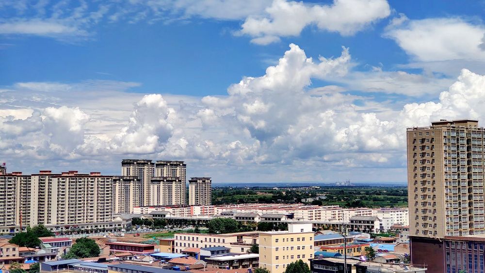 云朵层层叠叠。