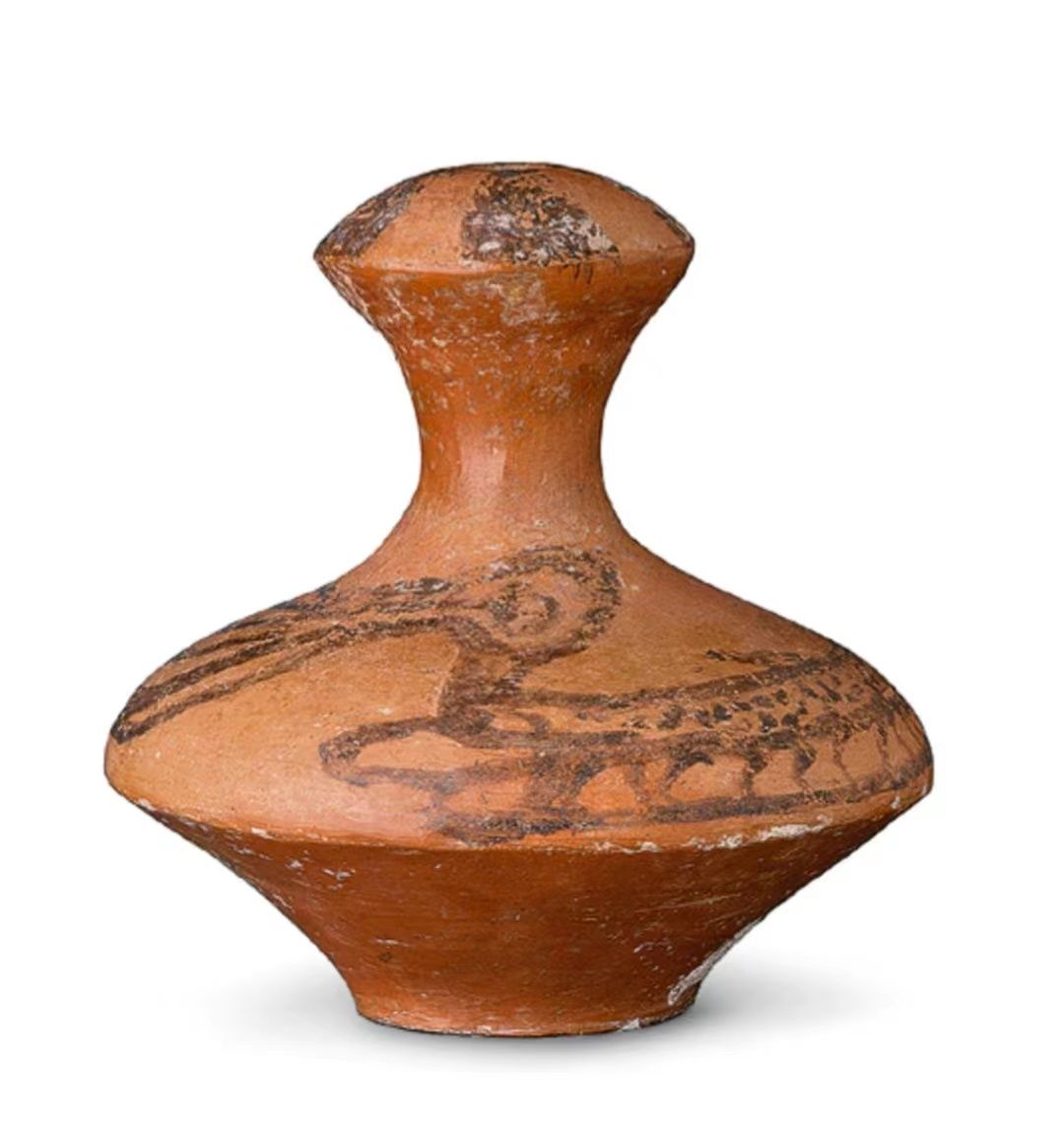 鸟衔鱼纹壶。(图片由宝鸡北首岭博物馆提供)