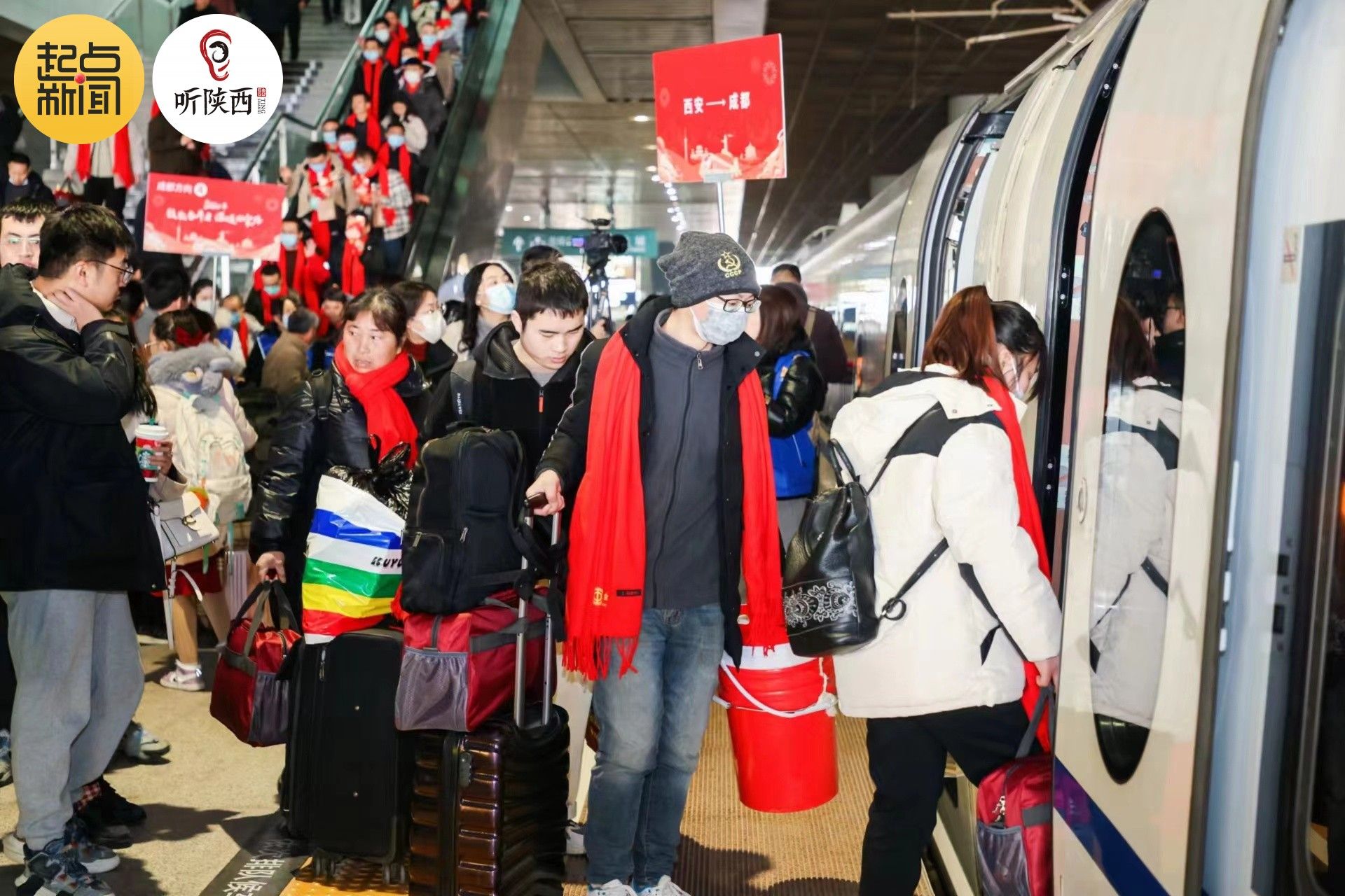 河南,甘肃籍务工人员乘坐爱心专列d1925次,g828次,d2687次列车从西安