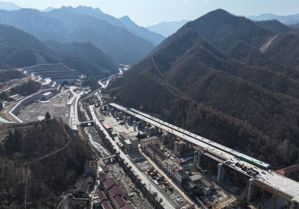 西康高铁加快建设