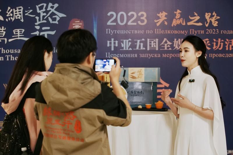 电商里的陕味年货④硒妹子要带秦巴山货出国啦