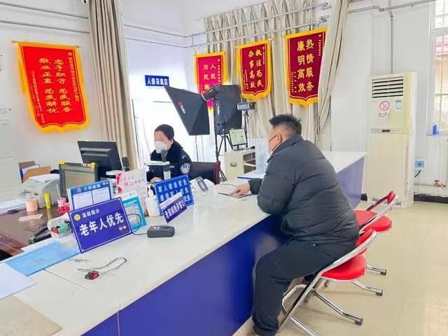 陕西华阴公安的新春警色