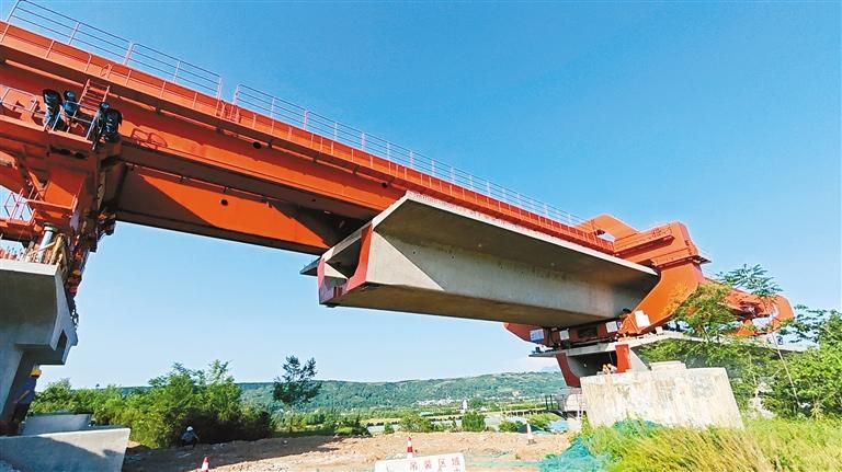 项目建设现场.(通讯员 尚杨 摄)5月10日,随着一孔长32.6米,重724.