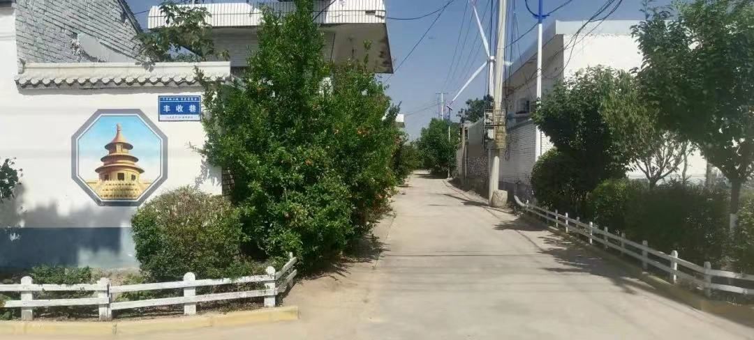 秦东镇寺角营村新命名挂牌的巷道