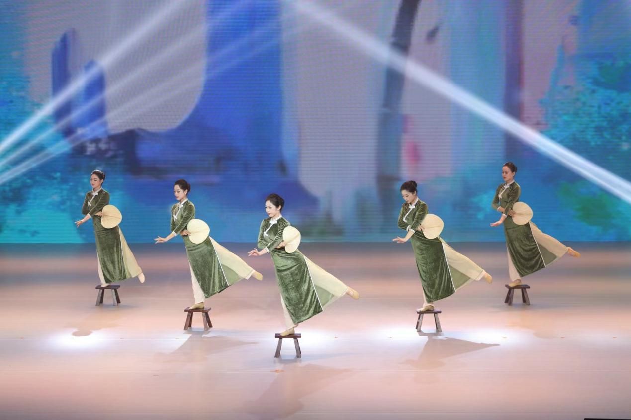 陕西师范大学陆港小学舞蹈作品《晨光曲》