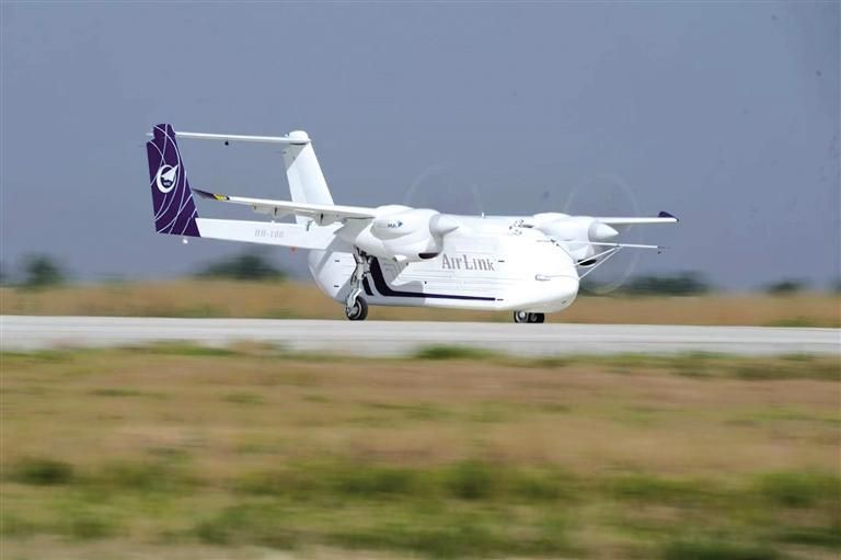 6月12日,鸿鹄—100航空商用无人运输机在蓝田通用机场首飞成功(资料照片)。航空工业西飞民机供图