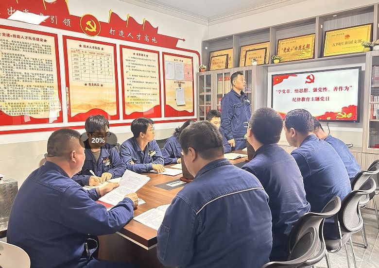 开展主题党日活动(本文图片由陕钢集团龙钢公司炼钢厂提供)