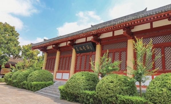 苏武大殿后门牌匾上的四个大字——高风亮节,正是对苏武忠贞气节的无声赞美。吴索颜 摄