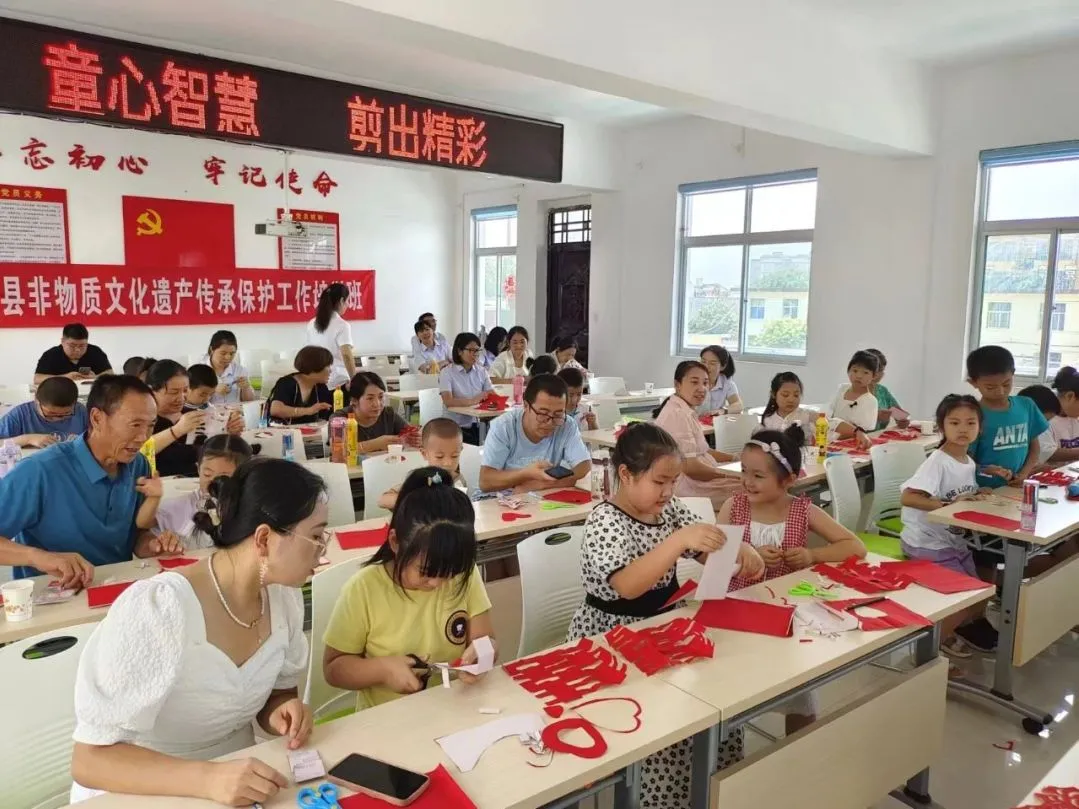 现场教学剪纸