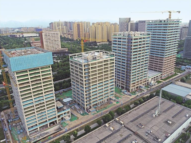 八月八日，秦创原·陕西物联网产业基地建设正酣。
