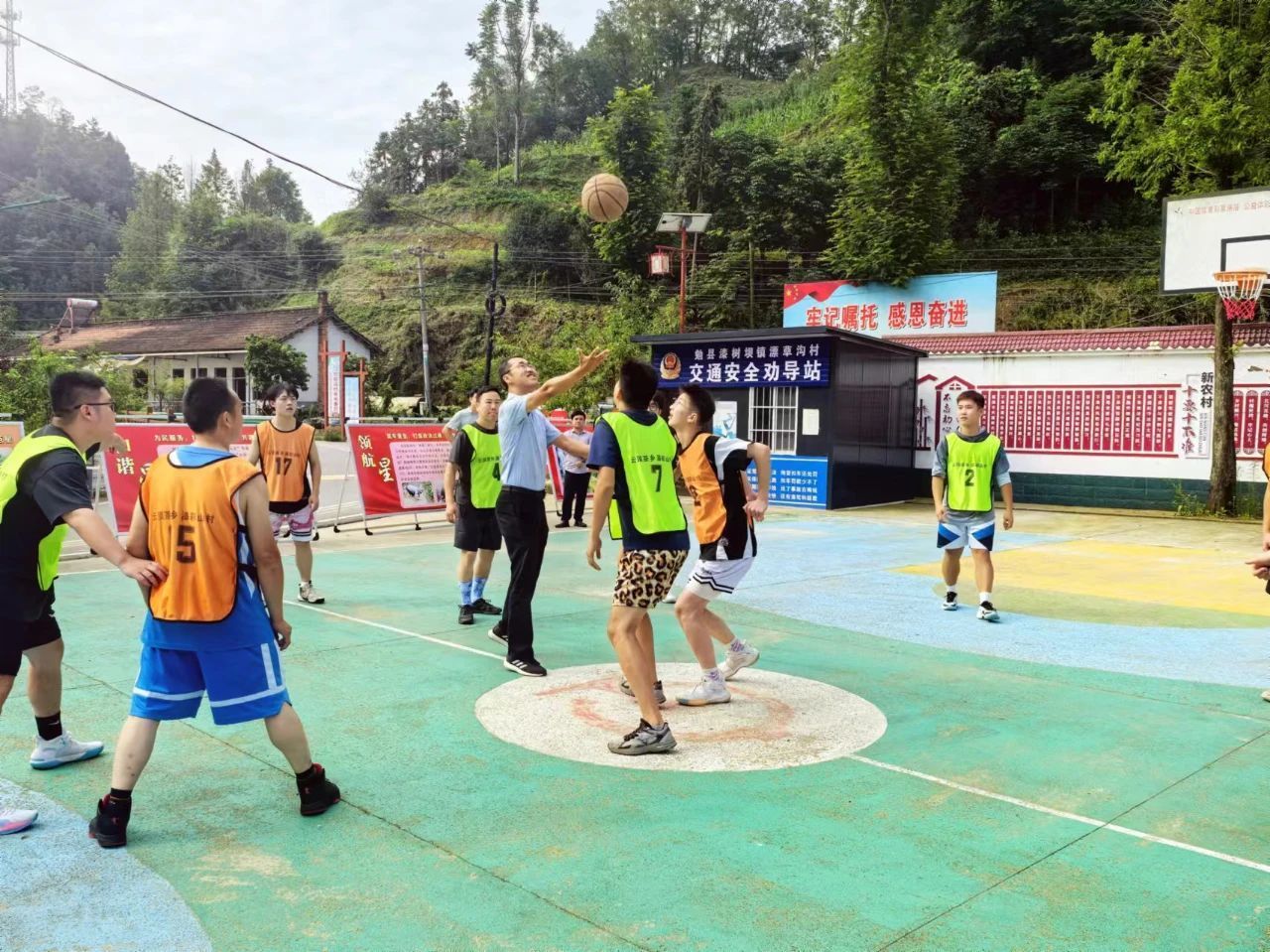 “我们的村BA”活动现场。