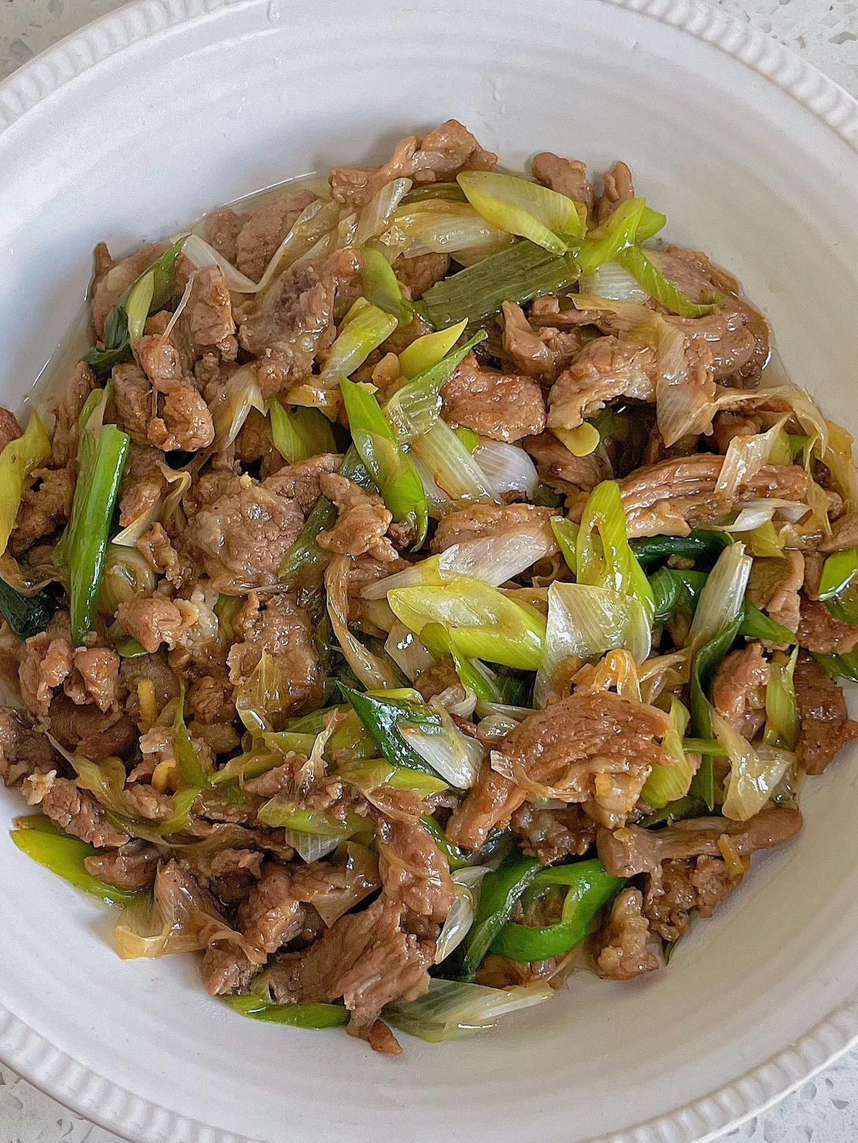 陕北红葱爆羊肉。