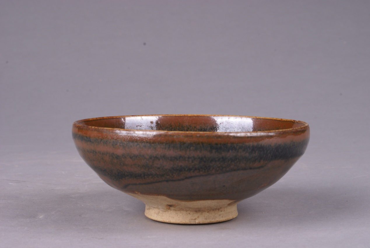 元黑釉铁锈瓷碗（图片由延安市志丹县文物管理所提供）