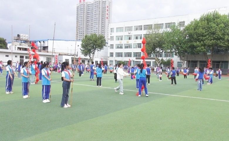 学生学习韩城围鼓