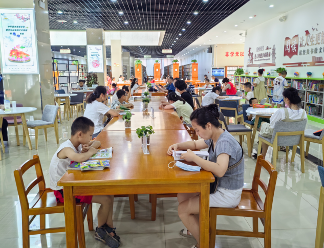 阅览大厅(本文图片由合阳县图书馆提供)