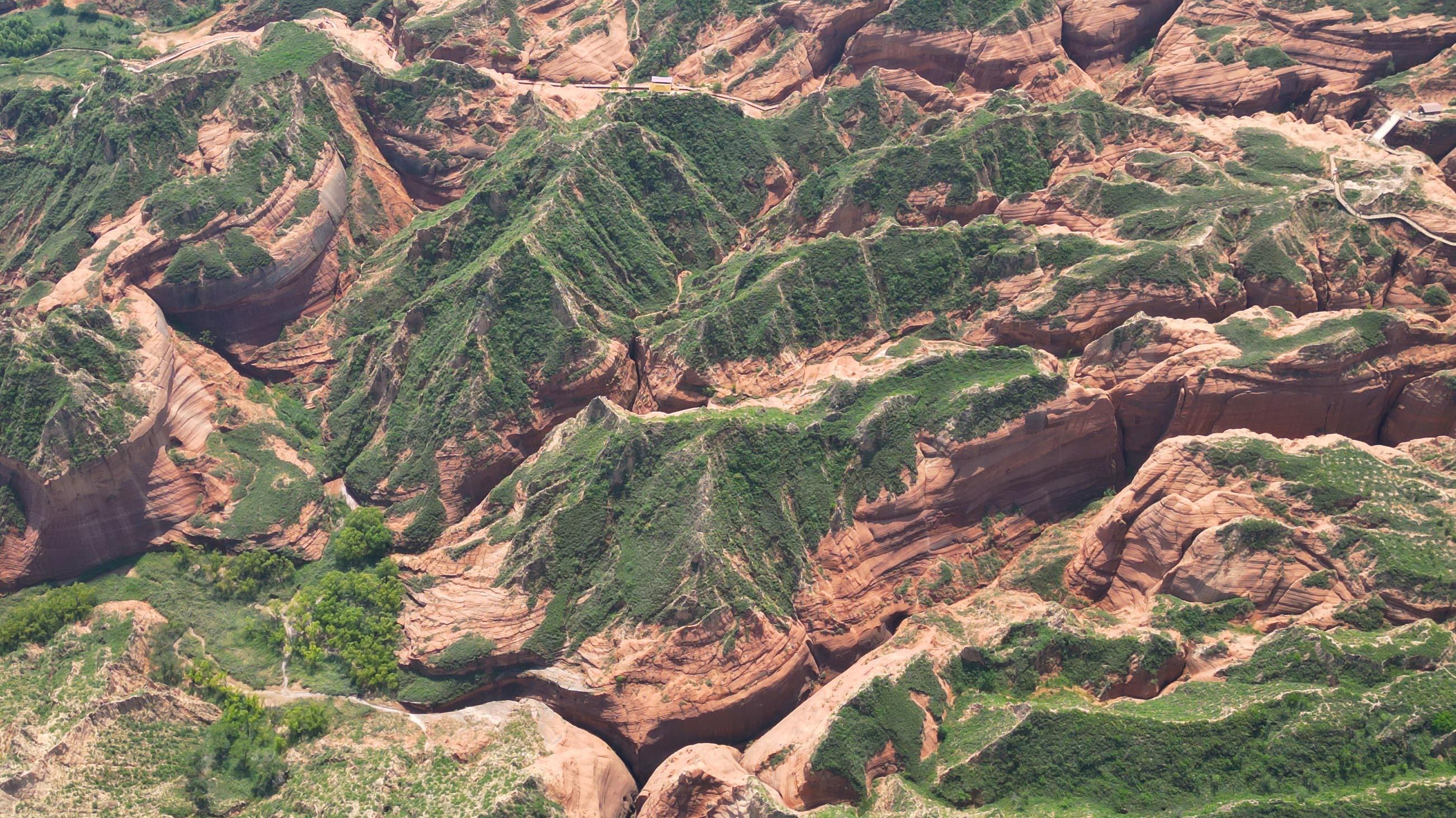 山峁丹霞。