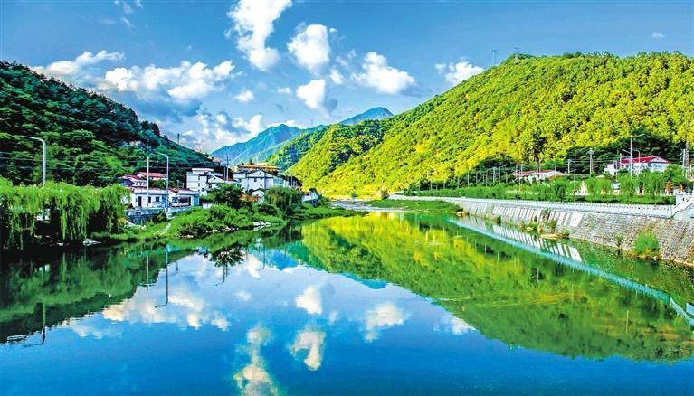 “陕西省幸福河湖”——佛坪县椒溪河（资料照片）。