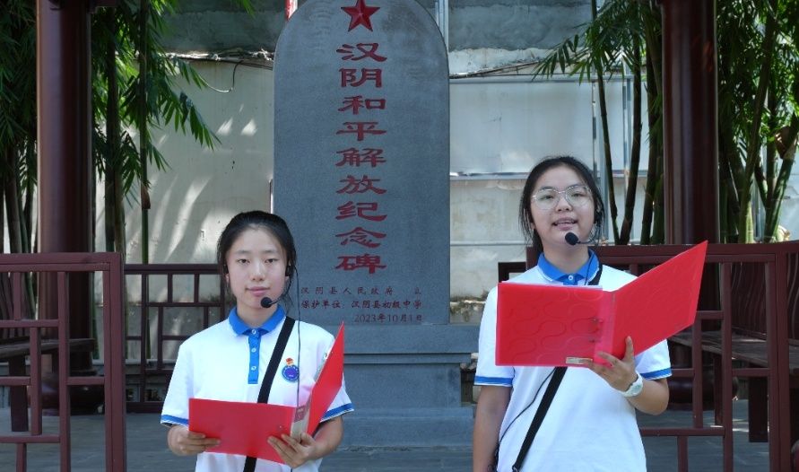 纪念碑前的演讲
