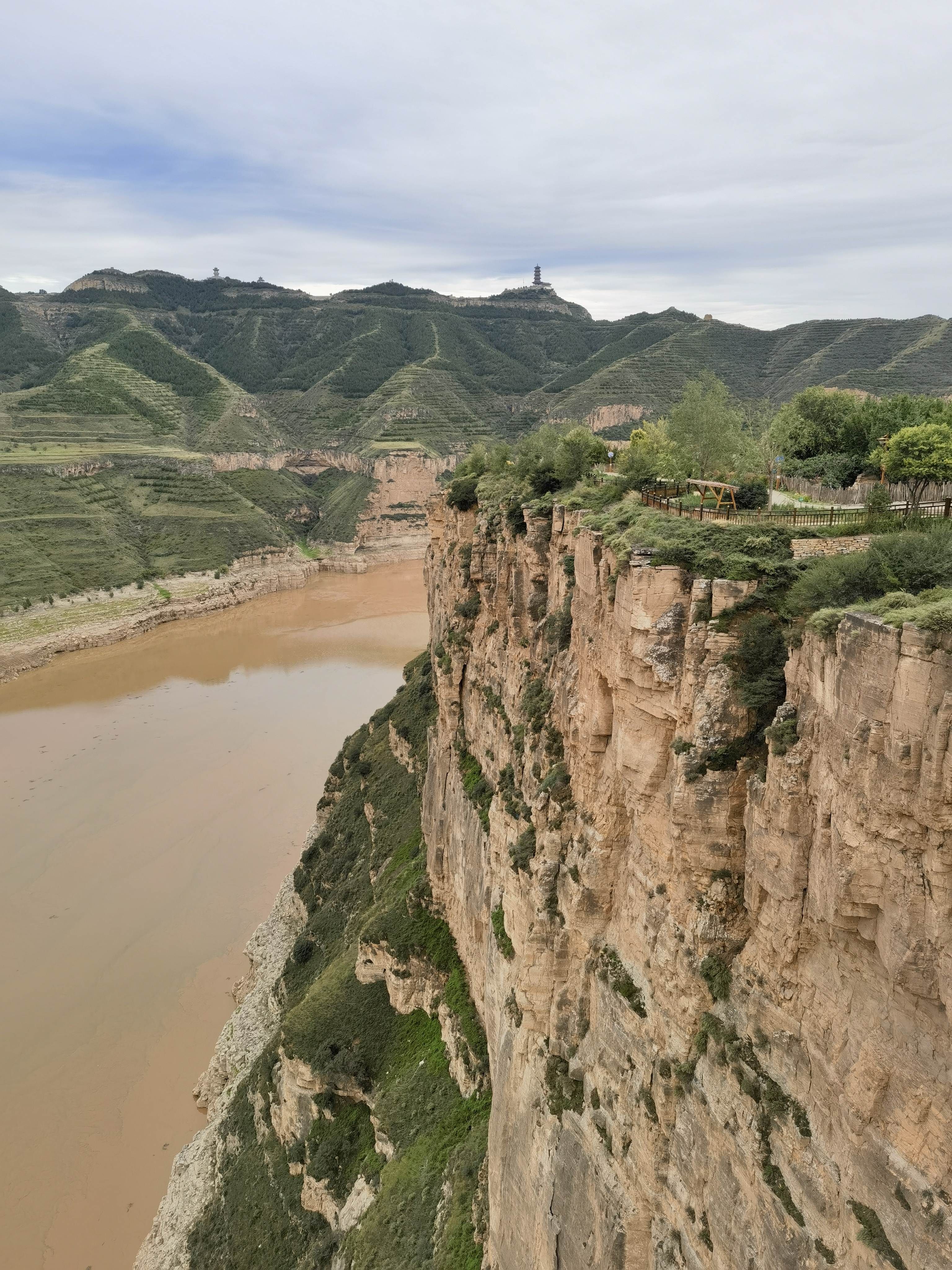 准格尔黄河大峡谷。（摄影：姜玉龙）