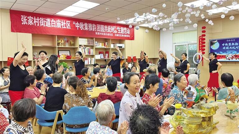 9月11日，西安市碑林区白庙小区邻里服务站举办“中秋集雅韵 团圆共此时”迎中秋主题活动。记者 陶玉琼 摄
