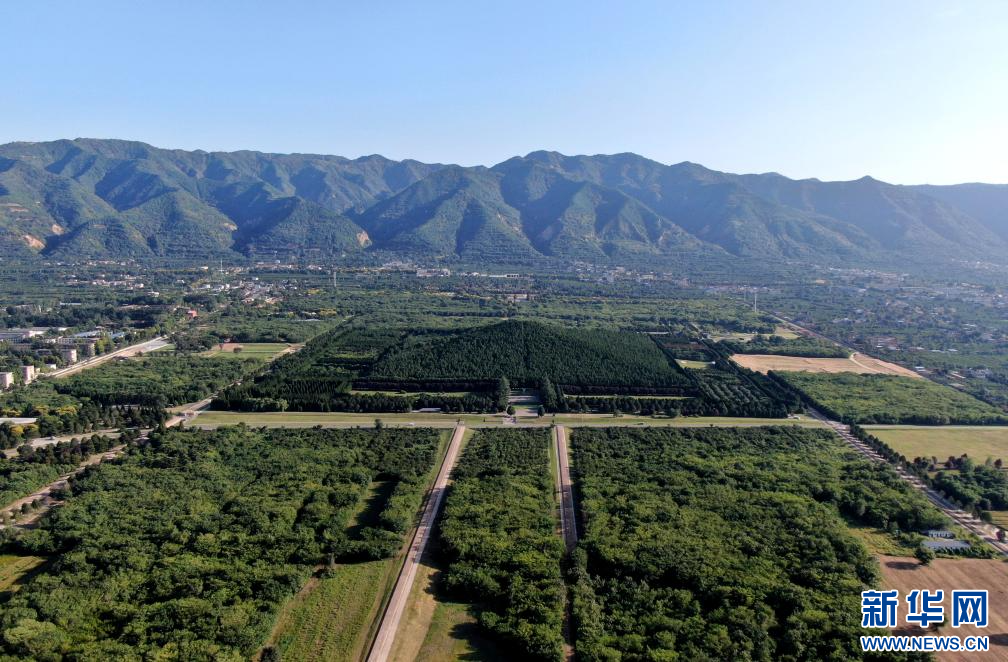 这是2024年9月3日拍摄的秦始皇帝陵（无人机照片）。新华社记者 李一博 摄