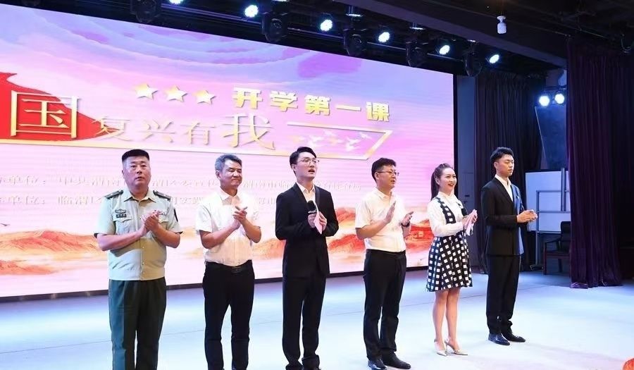 活动在慷慨激昂的合唱声中落下帷幕